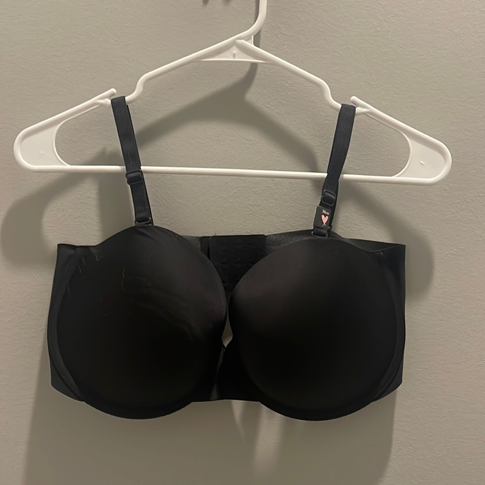 Victoria’s Secret convertible bra, size 38 DD new without tags